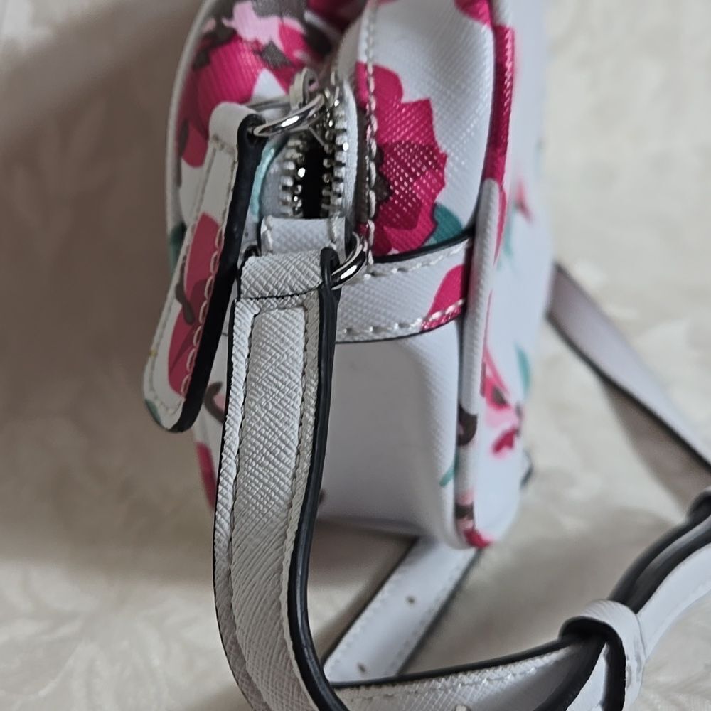 Guess White Faux Leather Floral Crossbody Bag - Picture 5 of 9